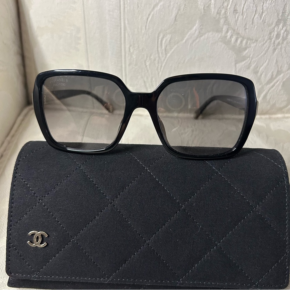 Chanel Current Style 5505 Black Frame Polarized Gradient Lens Sunglasses - Picture 7 of 12